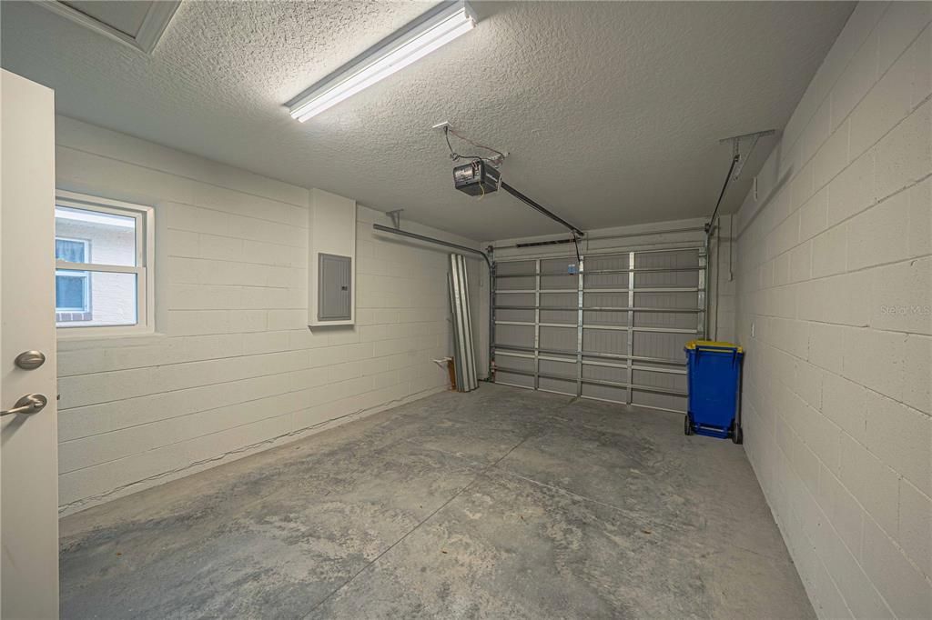 合同活跃: $209,900 (2 贝兹, 2 浴室, 1055 平方英尺)