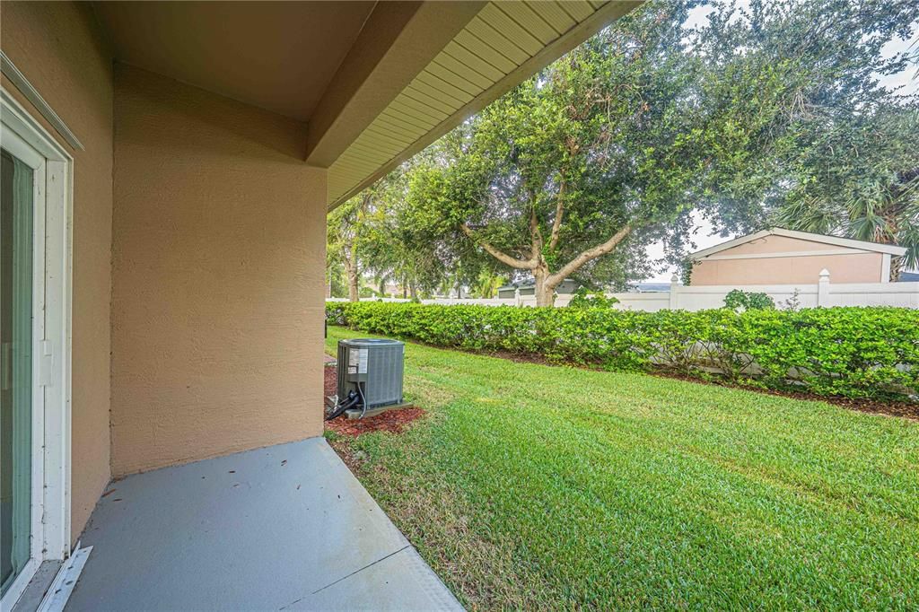 合同活跃: $209,900 (2 贝兹, 2 浴室, 1055 平方英尺)