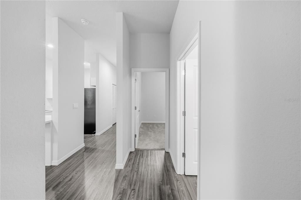 合同活跃: $209,900 (2 贝兹, 2 浴室, 1055 平方英尺)