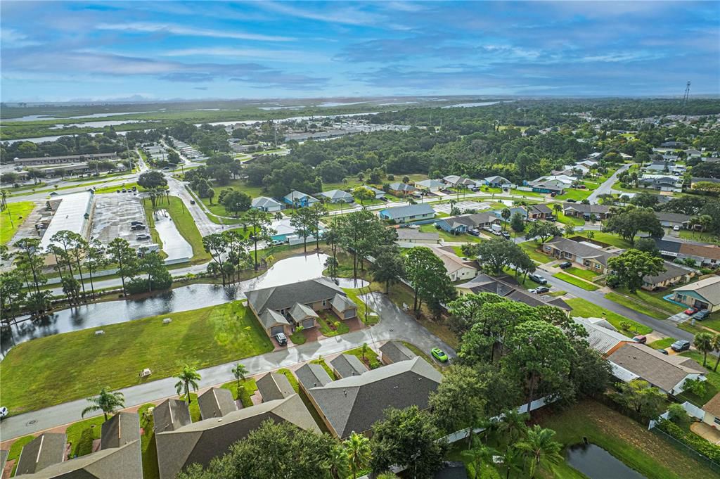 合同活跃: $209,900 (2 贝兹, 2 浴室, 1055 平方英尺)