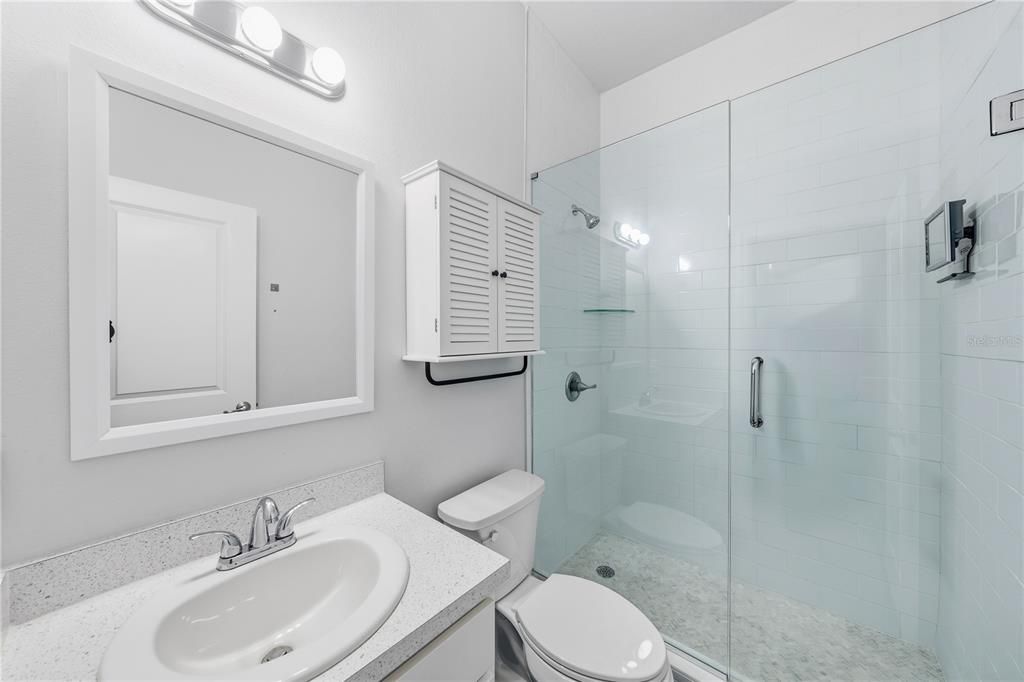 合同活跃: $209,900 (2 贝兹, 2 浴室, 1055 平方英尺)