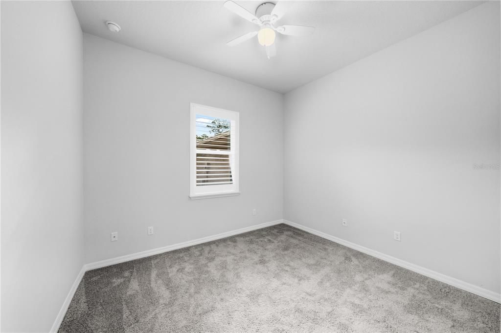 合同活跃: $209,900 (2 贝兹, 2 浴室, 1055 平方英尺)