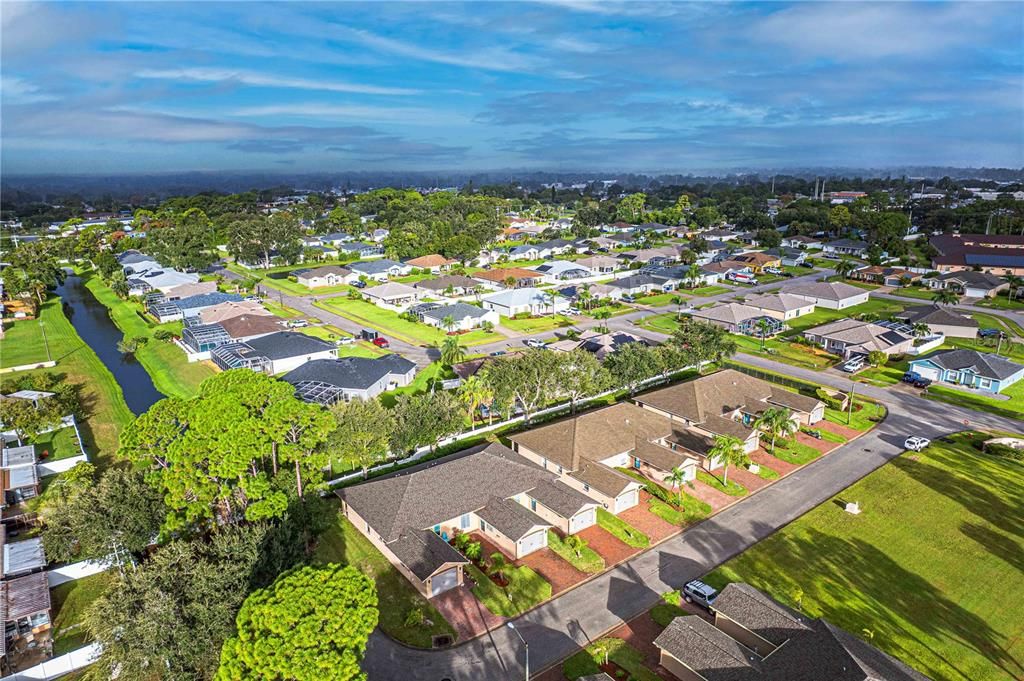 合同活跃: $209,900 (2 贝兹, 2 浴室, 1055 平方英尺)