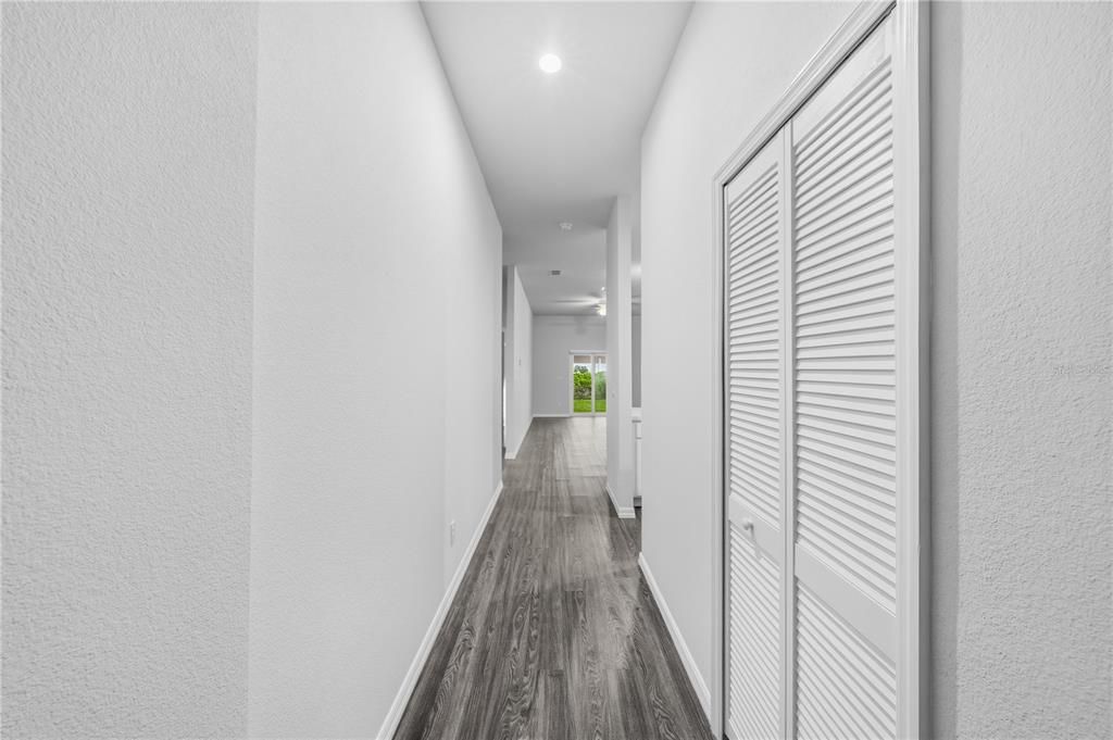 合同活跃: $209,900 (2 贝兹, 2 浴室, 1055 平方英尺)