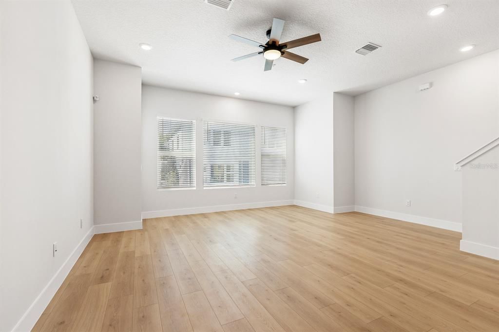 For Rent: $3,650 (3 beds, 3 baths, 1925 Square Feet)