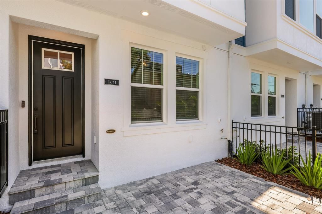 For Rent: $3,650 (3 beds, 3 baths, 1925 Square Feet)