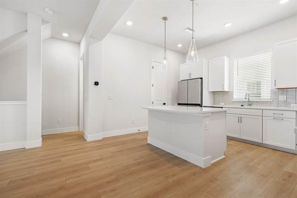 For Rent: $3,650 (3 beds, 3 baths, 1925 Square Feet)