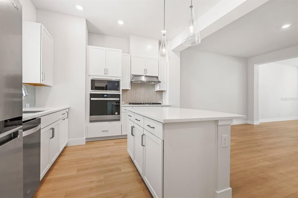 For Rent: $3,650 (3 beds, 3 baths, 1925 Square Feet)