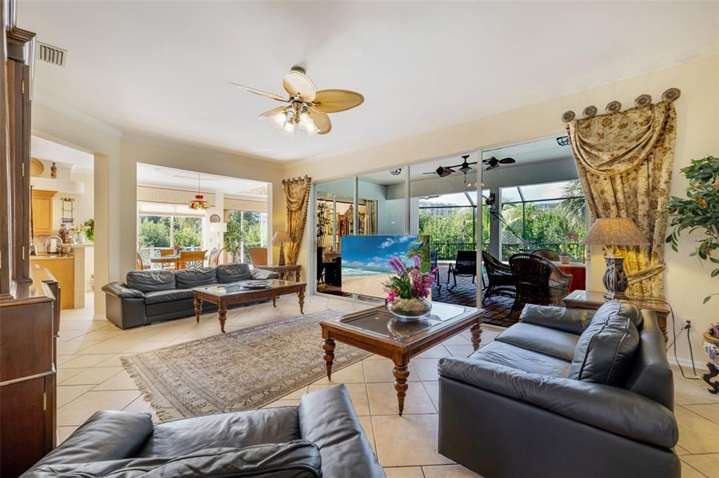 На продажу: $1,499,000 (5 спален, 3 ванн, 4697 Квадратных фут)