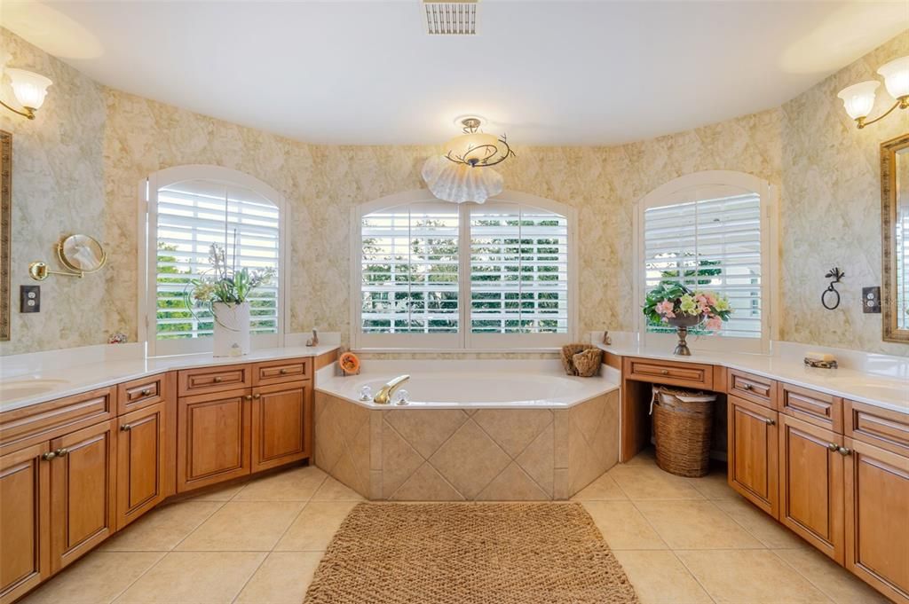 На продажу: $1,499,000 (5 спален, 3 ванн, 4697 Квадратных фут)