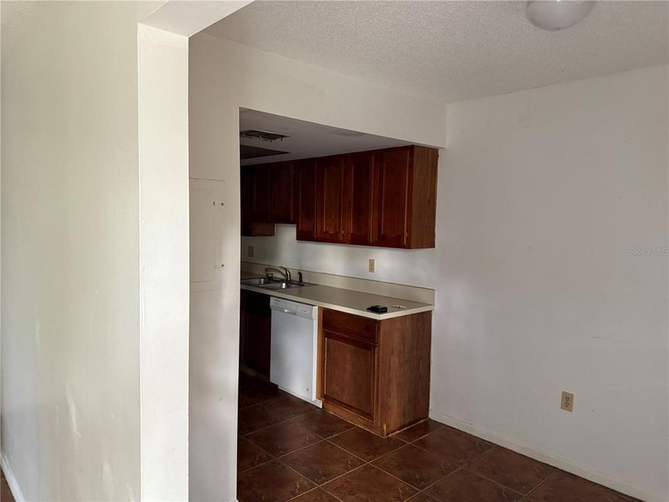 待售: $210,000 (2 贝兹, 2 浴室, 1110 平方英尺)