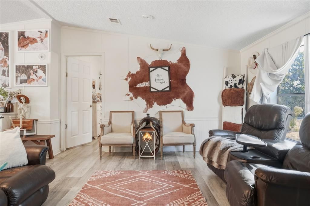 For Sale: $376,000 (3 beds, 2 baths, 1458 Square Feet)