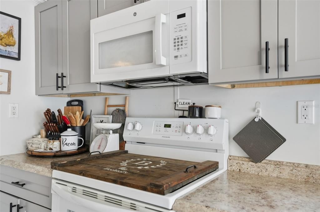 For Sale: $376,000 (3 beds, 2 baths, 1458 Square Feet)