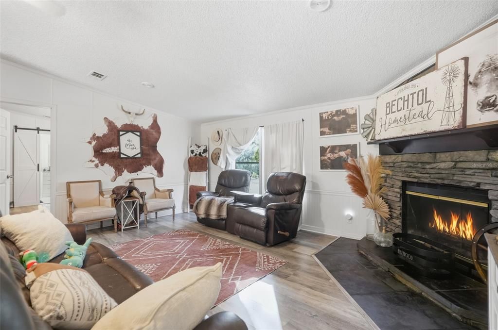 For Sale: $376,000 (3 beds, 2 baths, 1458 Square Feet)