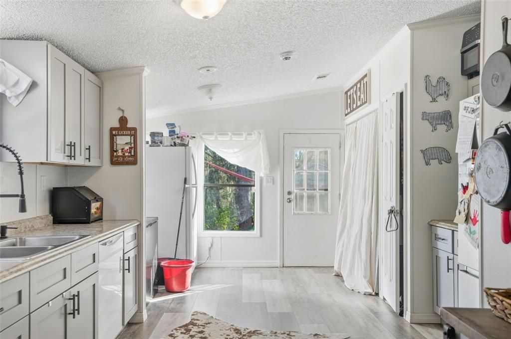 For Sale: $376,000 (3 beds, 2 baths, 1458 Square Feet)