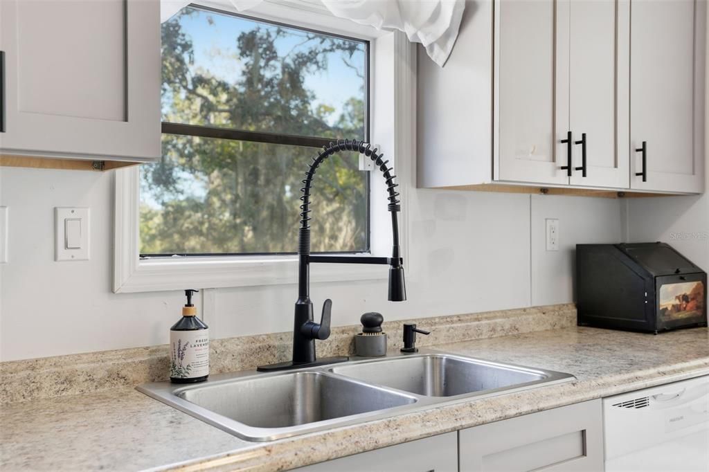 For Sale: $376,000 (3 beds, 2 baths, 1458 Square Feet)