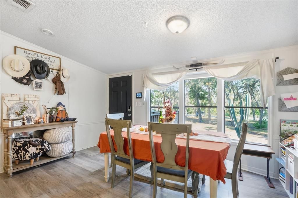 For Sale: $376,000 (3 beds, 2 baths, 1458 Square Feet)