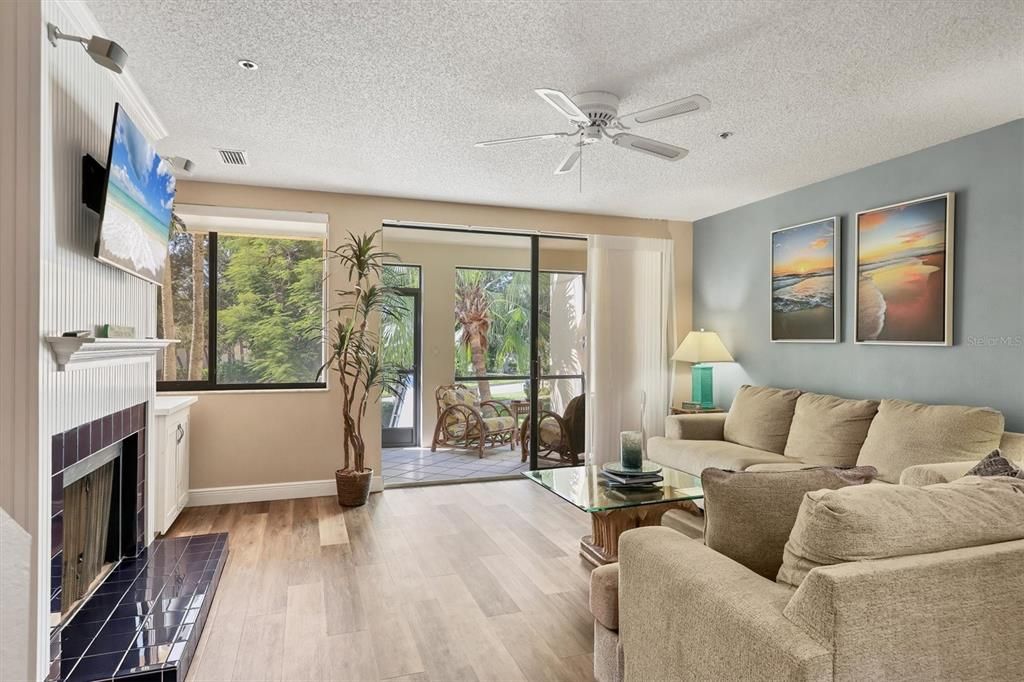 待售: $620,000 (2 贝兹, 2 浴室, 1590 平方英尺)