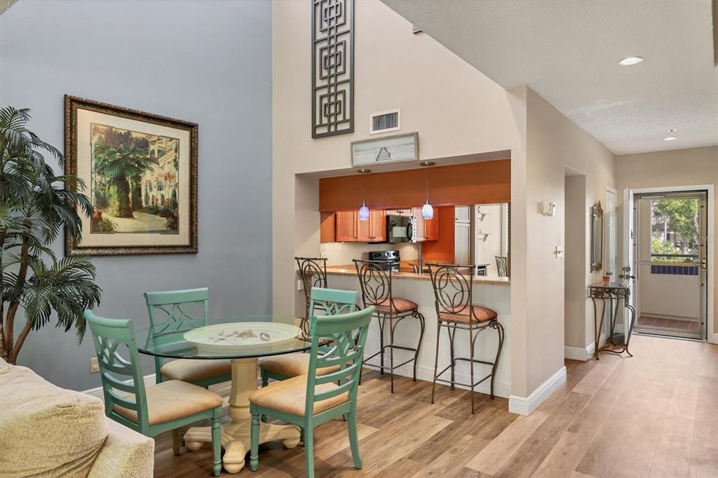 待售: $620,000 (2 贝兹, 2 浴室, 1590 平方英尺)