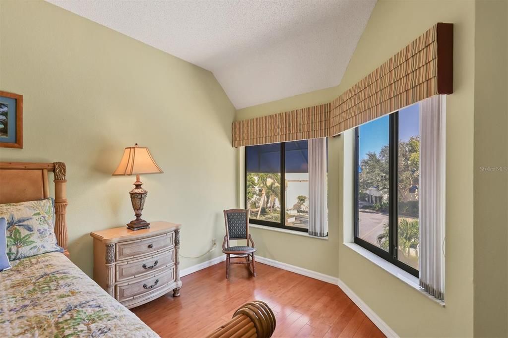 待售: $620,000 (2 贝兹, 2 浴室, 1590 平方英尺)