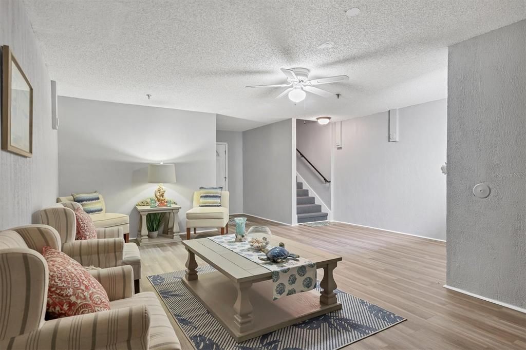 待售: $620,000 (2 贝兹, 2 浴室, 1590 平方英尺)