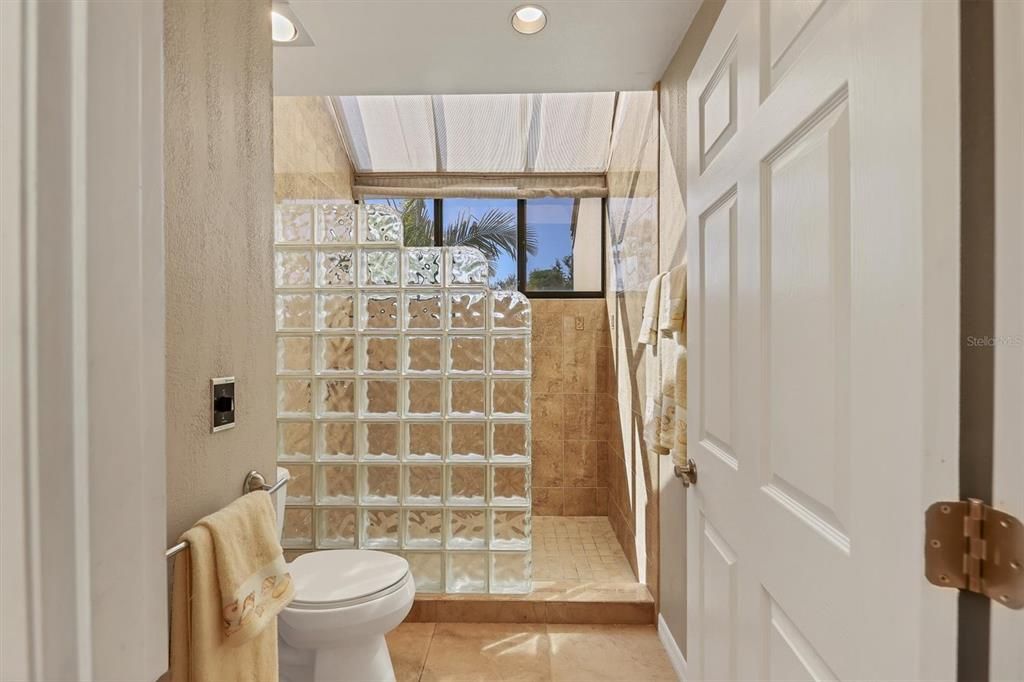 待售: $620,000 (2 贝兹, 2 浴室, 1590 平方英尺)