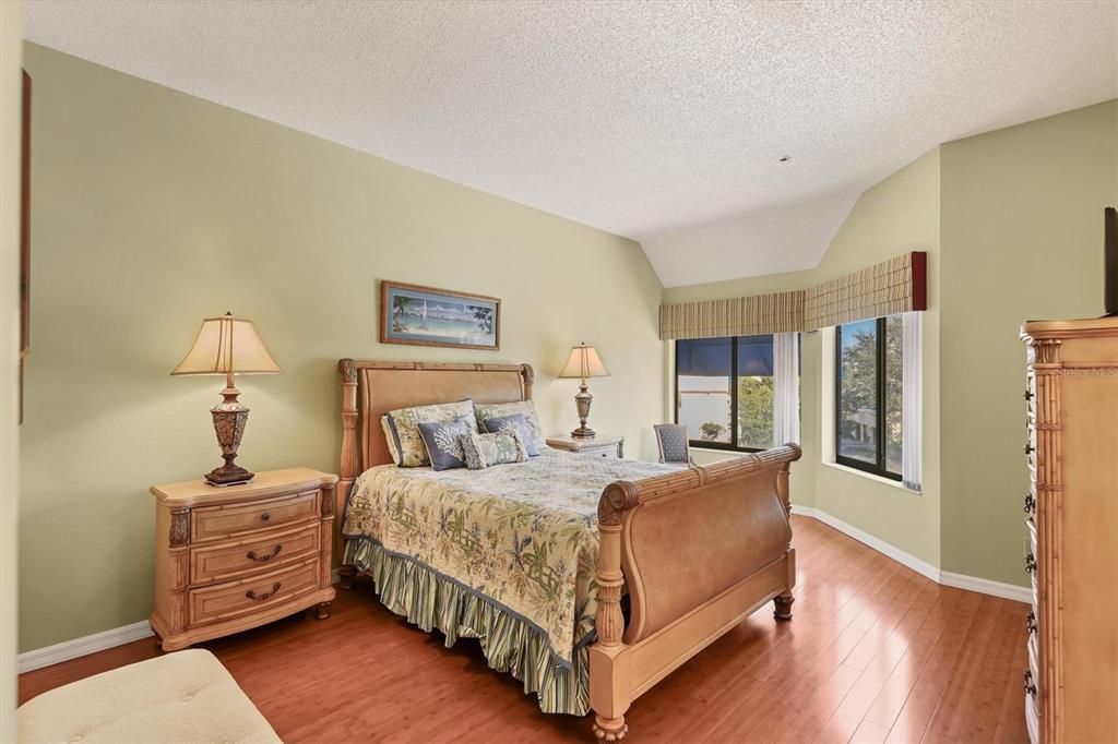 待售: $620,000 (2 贝兹, 2 浴室, 1590 平方英尺)