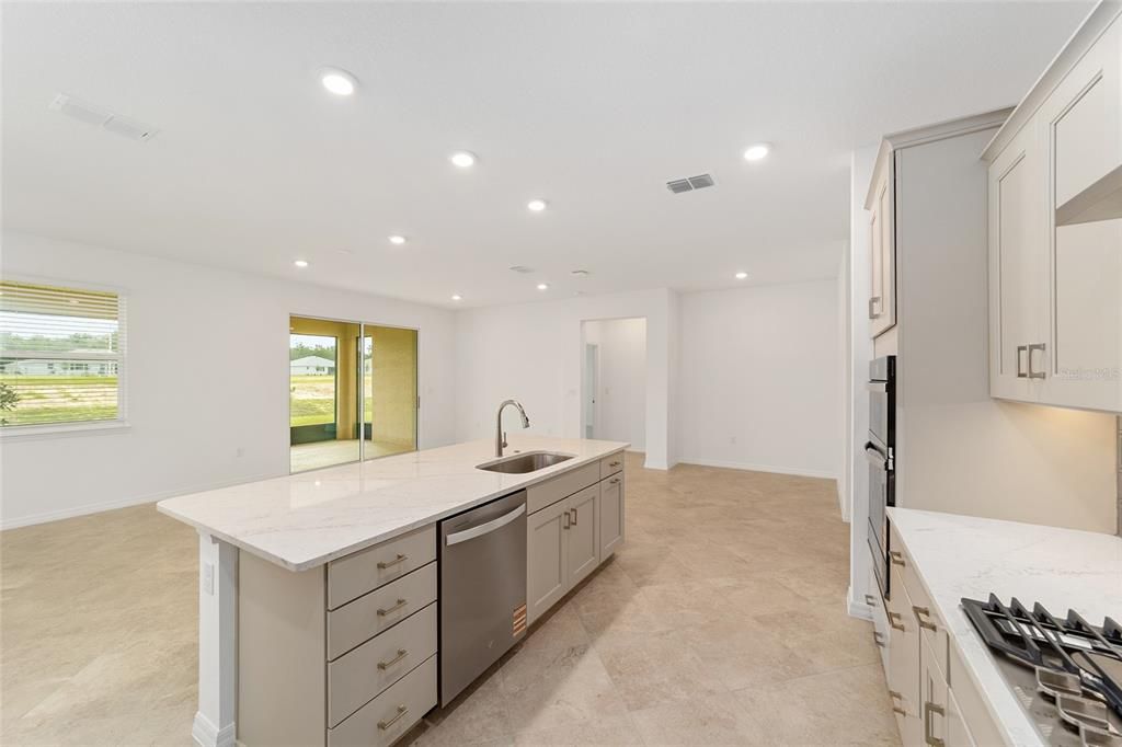 Active With Contract: $355,000 (3 beds, 2 baths, 1967 Square Feet)