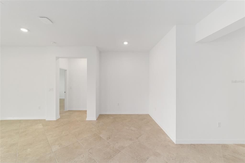 Active With Contract: $355,000 (3 beds, 2 baths, 1967 Square Feet)