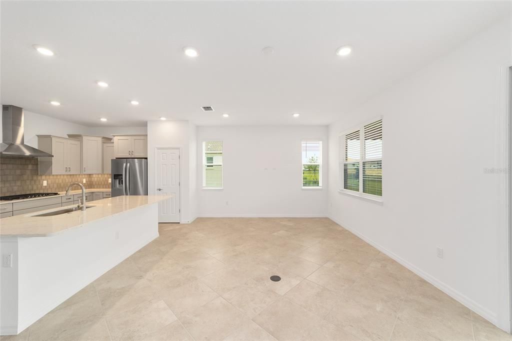 Active With Contract: $355,000 (3 beds, 2 baths, 1967 Square Feet)