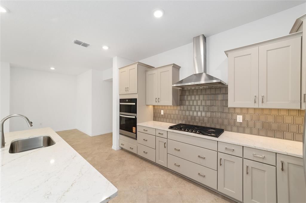 Active With Contract: $355,000 (3 beds, 2 baths, 1967 Square Feet)