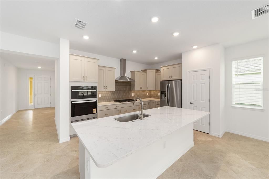 Active With Contract: $355,000 (3 beds, 2 baths, 1967 Square Feet)