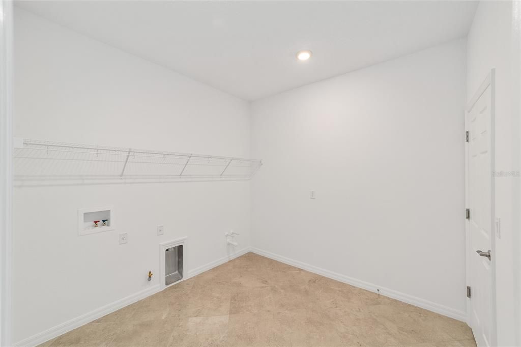 Active With Contract: $355,000 (3 beds, 2 baths, 1967 Square Feet)