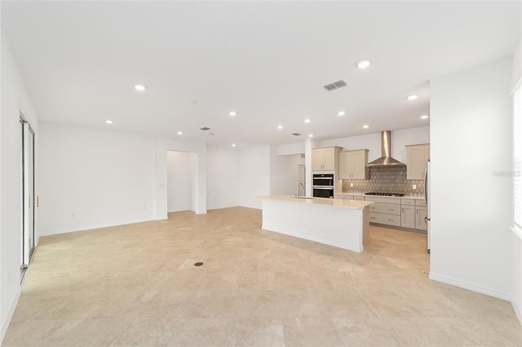 Active With Contract: $355,000 (3 beds, 2 baths, 1967 Square Feet)