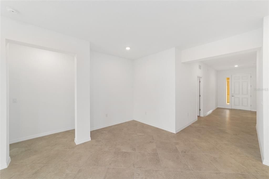 Active With Contract: $355,000 (3 beds, 2 baths, 1967 Square Feet)