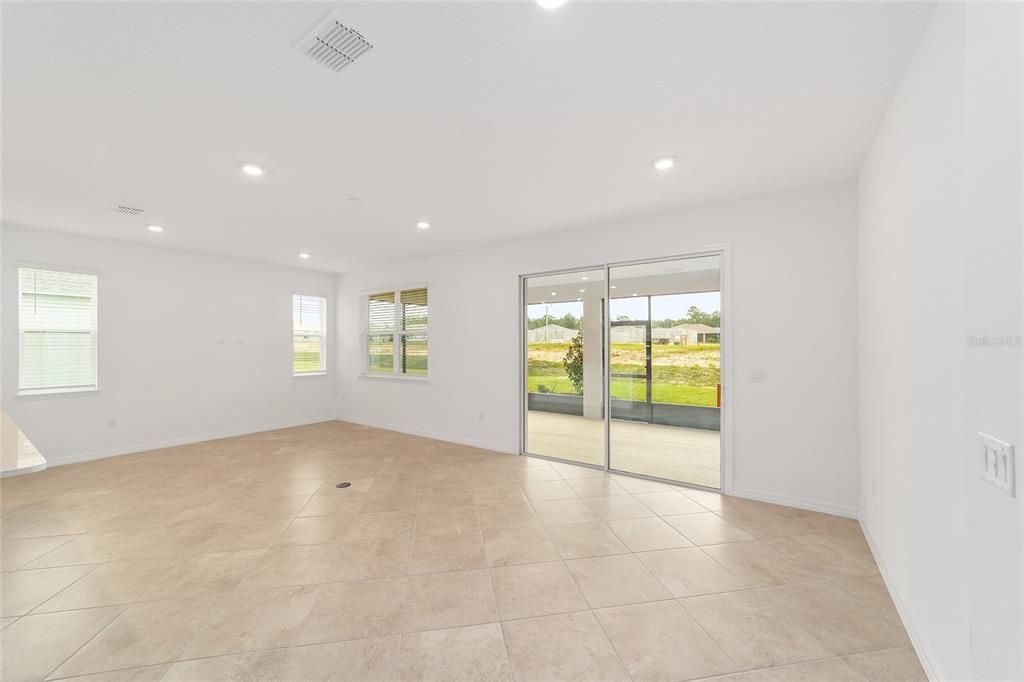 Active With Contract: $355,000 (3 beds, 2 baths, 1967 Square Feet)