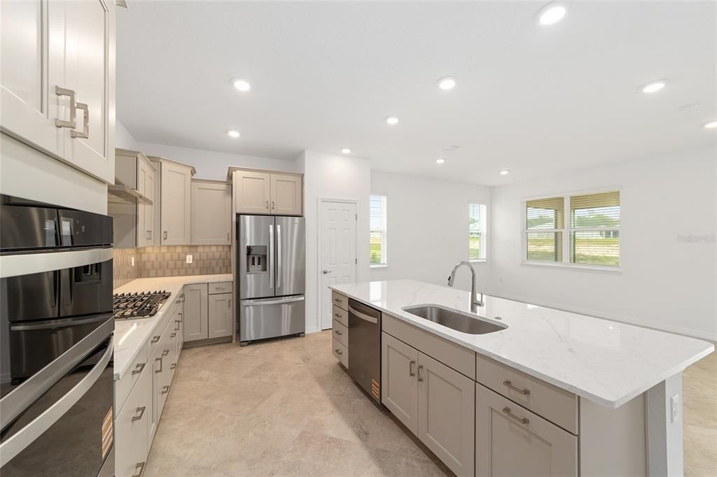 Active With Contract: $355,000 (3 beds, 2 baths, 1967 Square Feet)