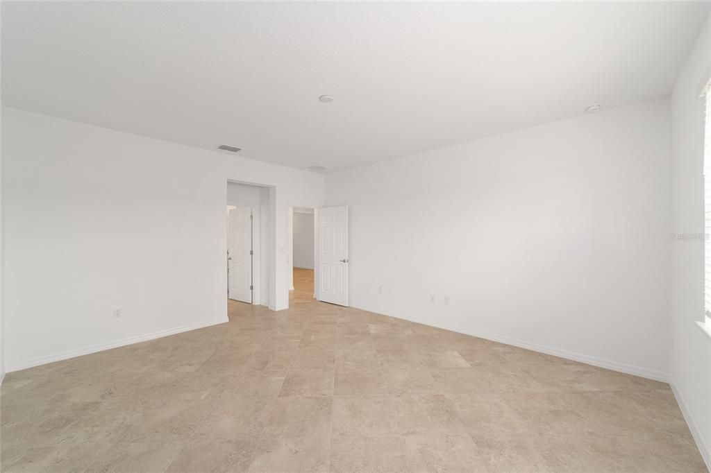 Active With Contract: $355,000 (3 beds, 2 baths, 1967 Square Feet)