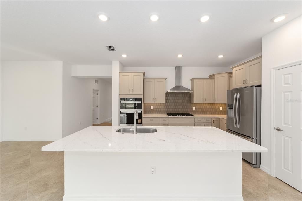 Active With Contract: $355,000 (3 beds, 2 baths, 1967 Square Feet)