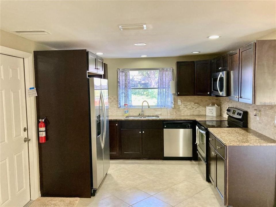 出租: $2,500 (3 贝兹, 2 浴室, 1423 平方英尺)