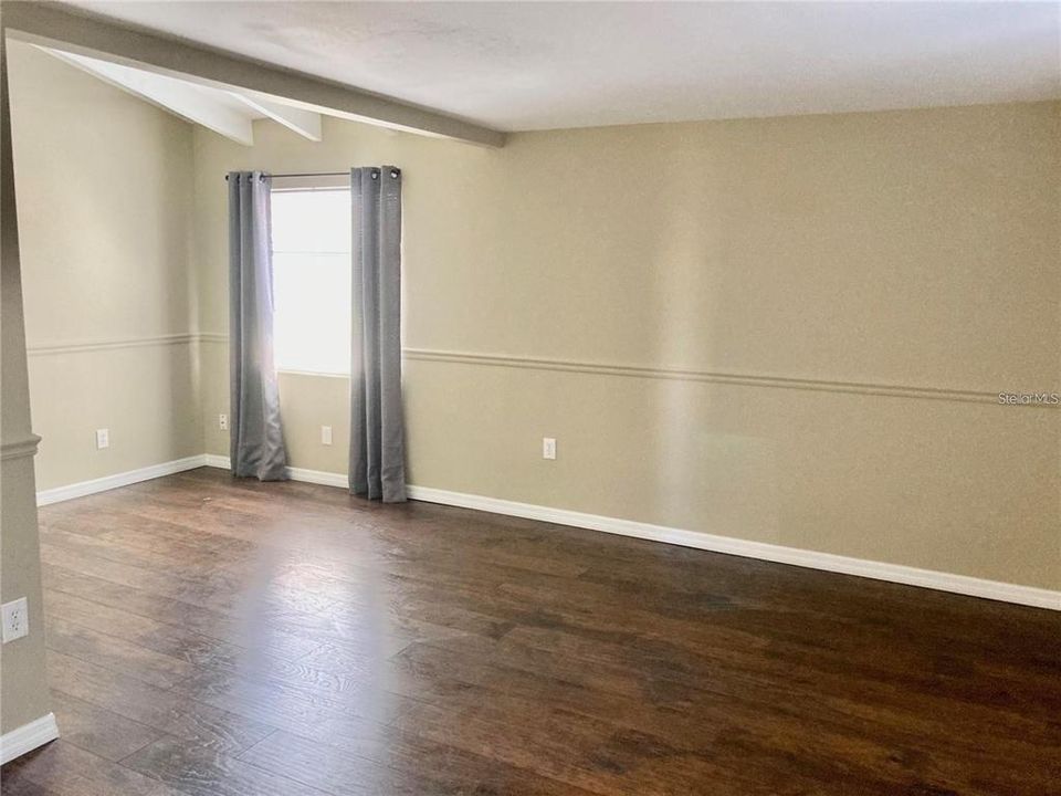 出租: $2,500 (3 贝兹, 2 浴室, 1423 平方英尺)