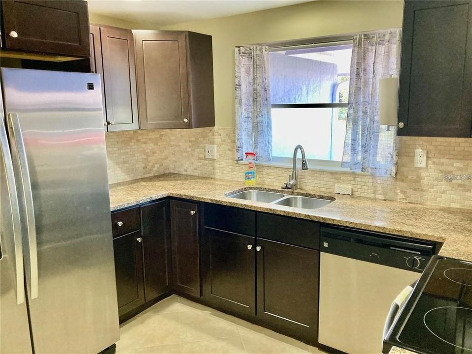 出租: $2,500 (3 贝兹, 2 浴室, 1423 平方英尺)