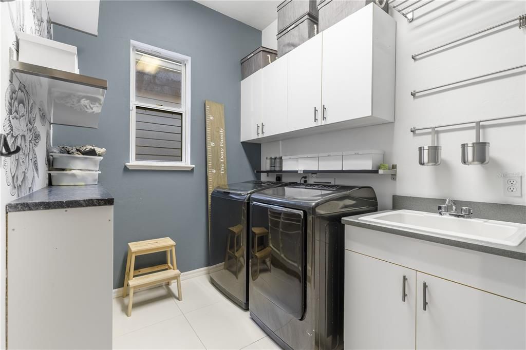 For Sale: $575,000 (3 beds, 3 baths, 2368 Square Feet)