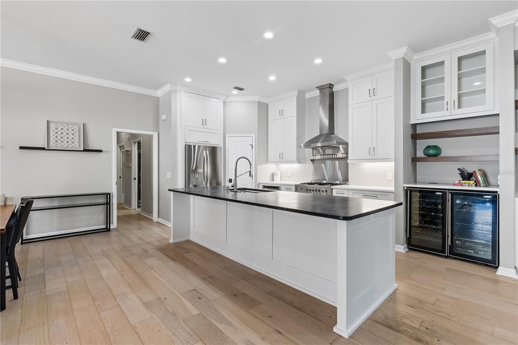 For Sale: $575,000 (3 beds, 3 baths, 2368 Square Feet)