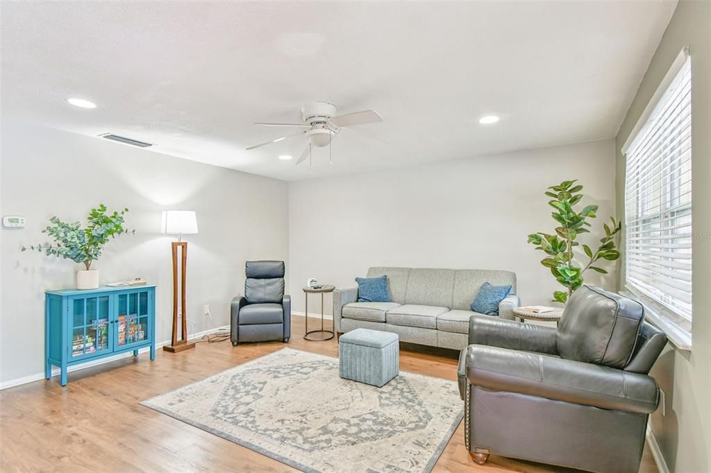 En Venta: $624,000 (4 camas, 0 baños, 2109 Pies cuadrados)