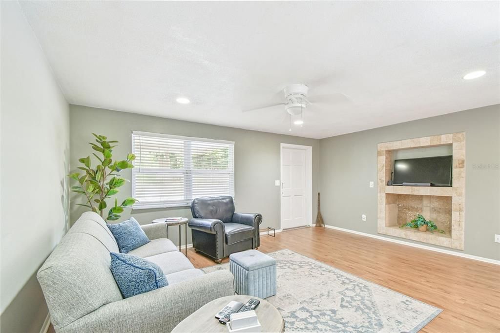 En Venta: $624,000 (4 camas, 0 baños, 2109 Pies cuadrados)