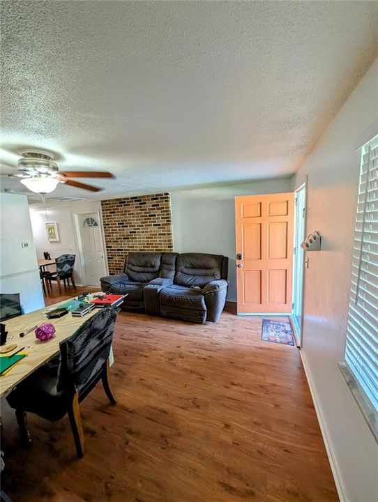 En Venta: $624,000 (4 camas, 0 baños, 2109 Pies cuadrados)