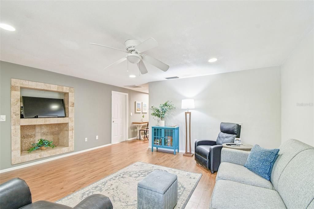 En Venta: $624,000 (4 camas, 0 baños, 2109 Pies cuadrados)