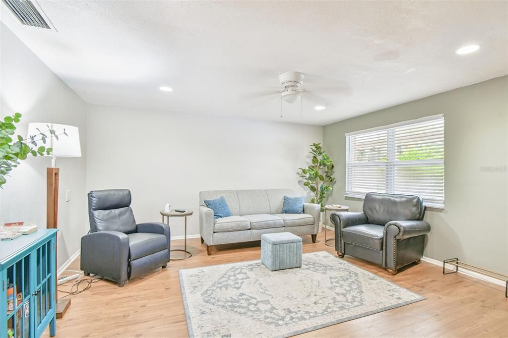 En Venta: $624,000 (4 camas, 0 baños, 2109 Pies cuadrados)