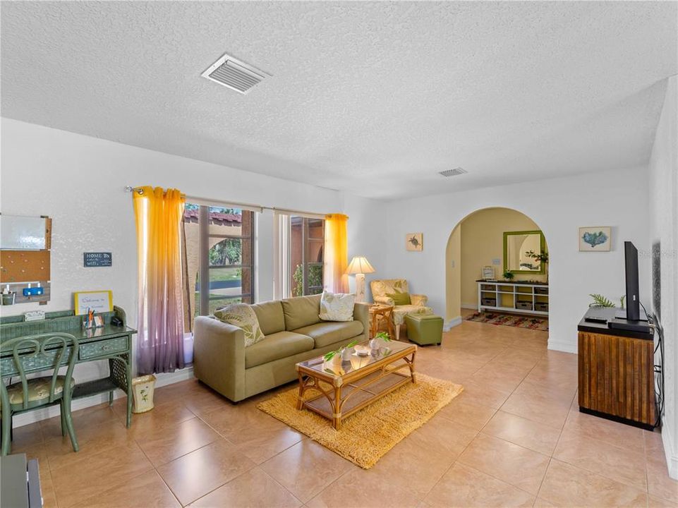 For Sale: $374,900 (3 beds, 2 baths, 2000 Square Feet)